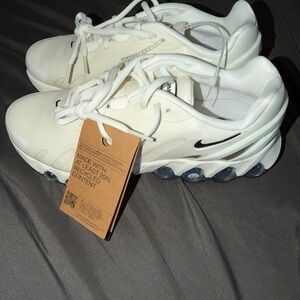 Nike Air Max Dn8 Women’s Size 8 Sail Fossil Black BRAND NEW NO BOX running shoes